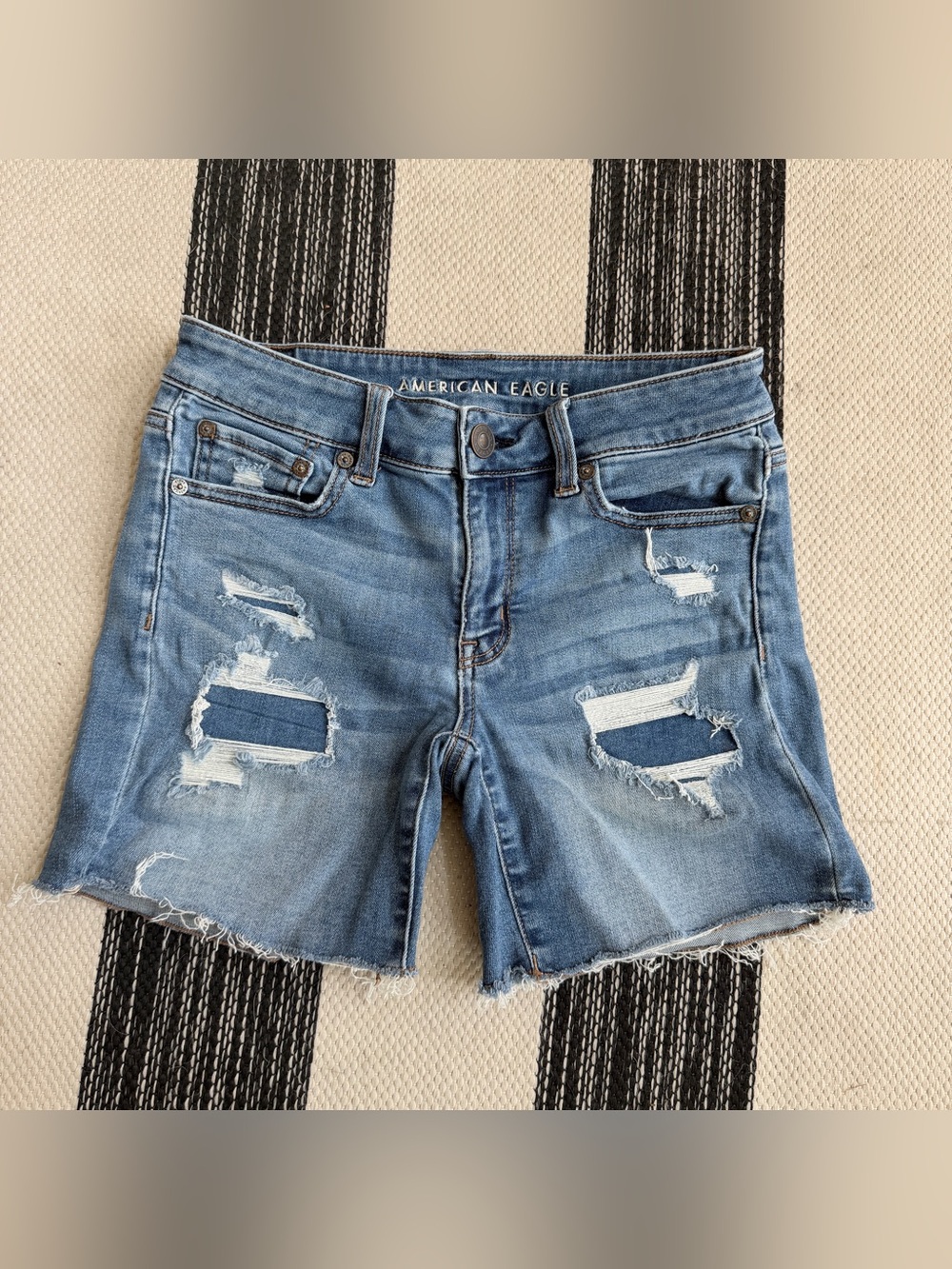 American Eagle Outfitters Women's Light Blue Distressed Denim Midi Jean Shorts 4